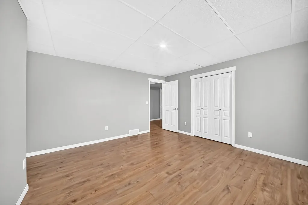 142 Strathmore Lakes Place Strathmore AB T1P 1Y6