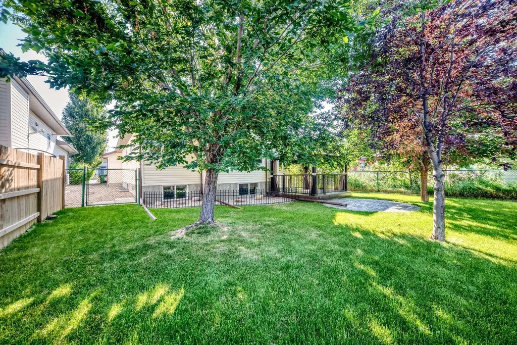 142 Strathmore Lakes Place Strathmore AB T1P 1Y6