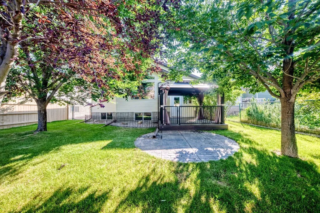 142 Strathmore Lakes Place Strathmore AB T1P 1Y6