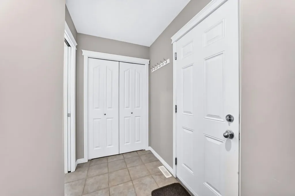 142 Strathmore Lakes Place Strathmore AB T1P 1Y6