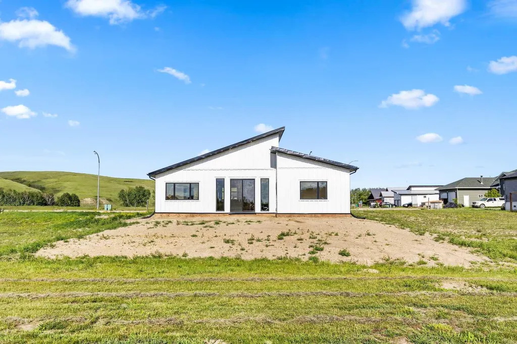 8 Diamond Valley Close Rural Kneehill County AB T0M 0L0