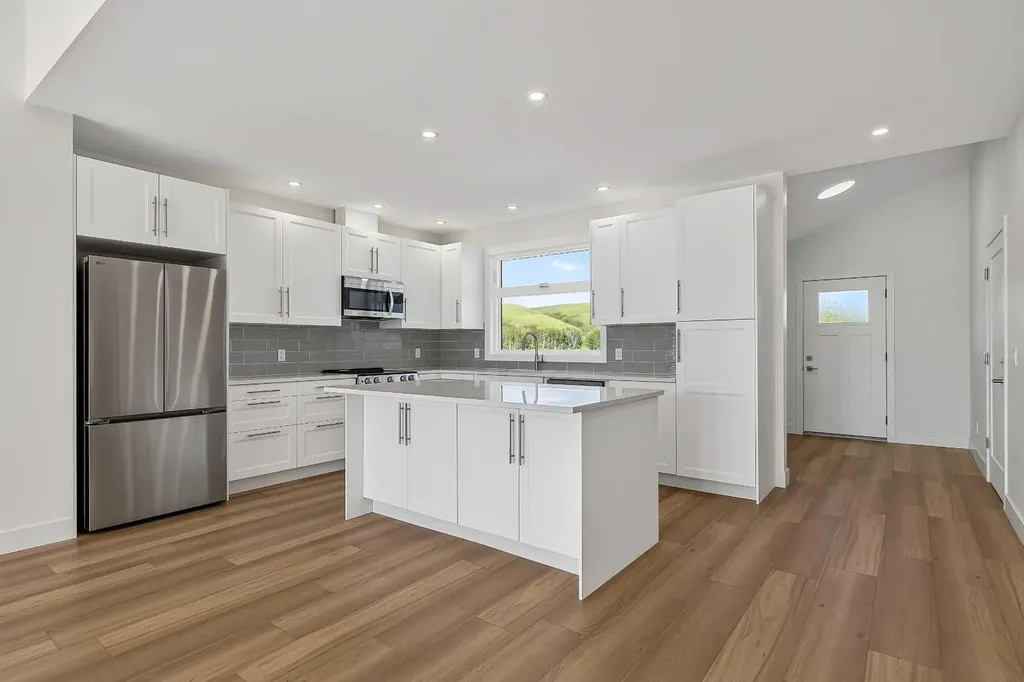 8 Diamond Valley Close Rural Kneehill County AB T0M 0L0