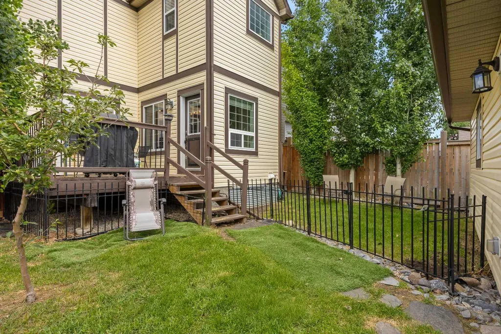 298 Silverado Plains Close SW Calgary AB T2X 0J2