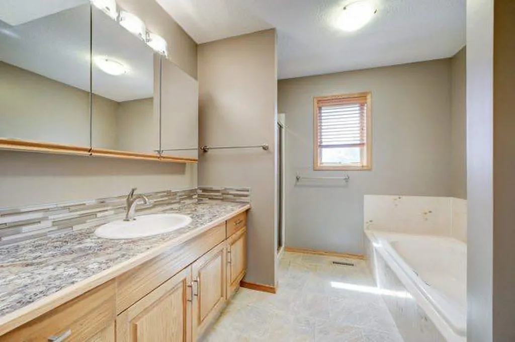 23 Niska Place W Lethbridge AB T1K 6G9