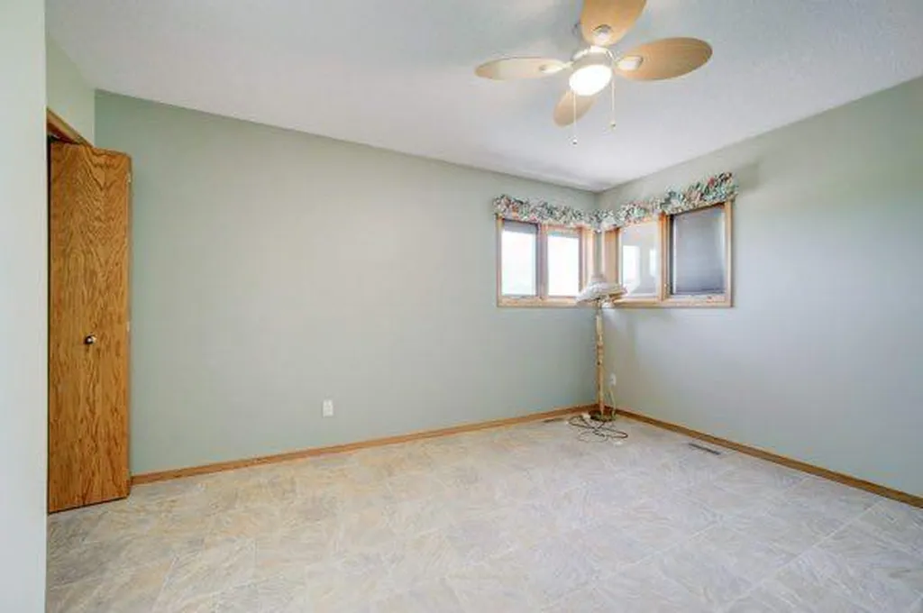 23 Niska Place W Lethbridge AB T1K 6G9