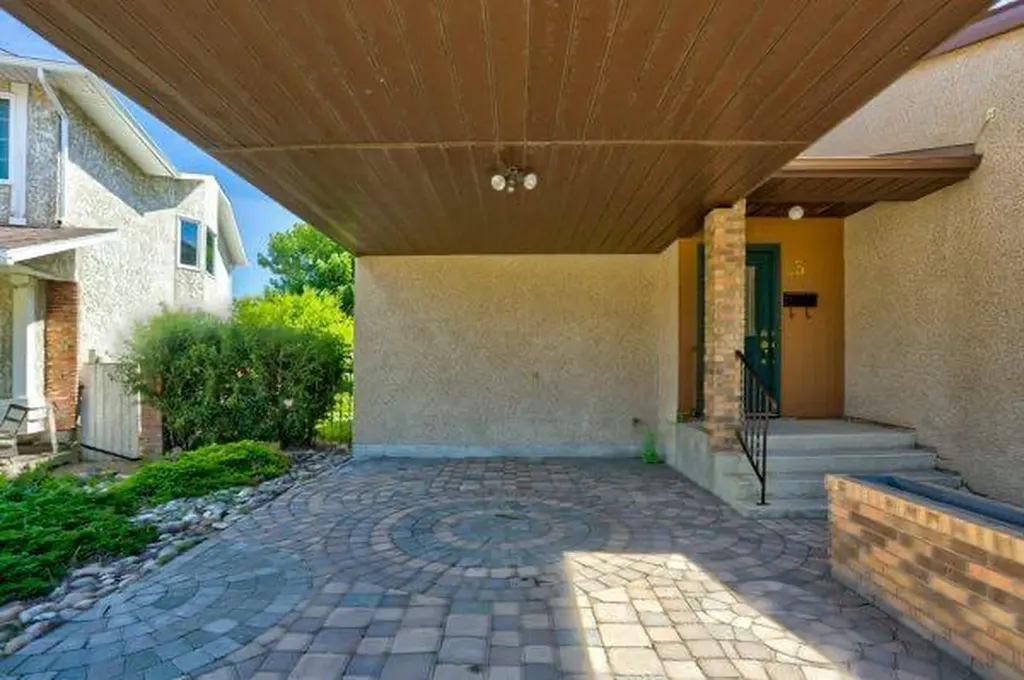 23 Niska Place W Lethbridge AB T1K 6G9