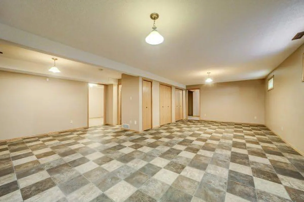 23 Niska Place W Lethbridge AB T1K 6G9