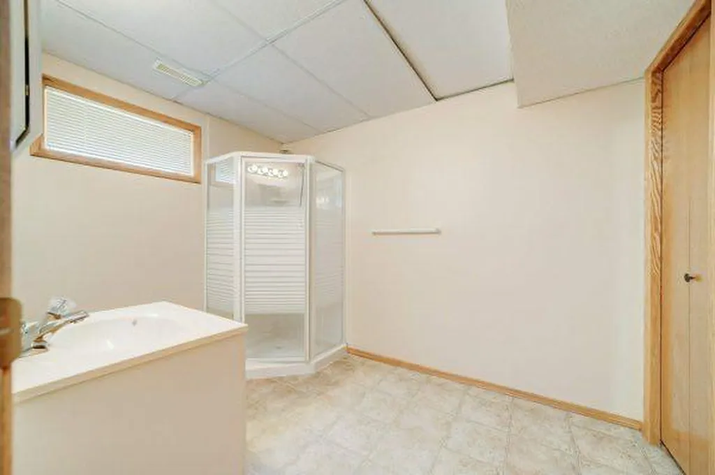 23 Niska Place W Lethbridge AB T1K 6G9
