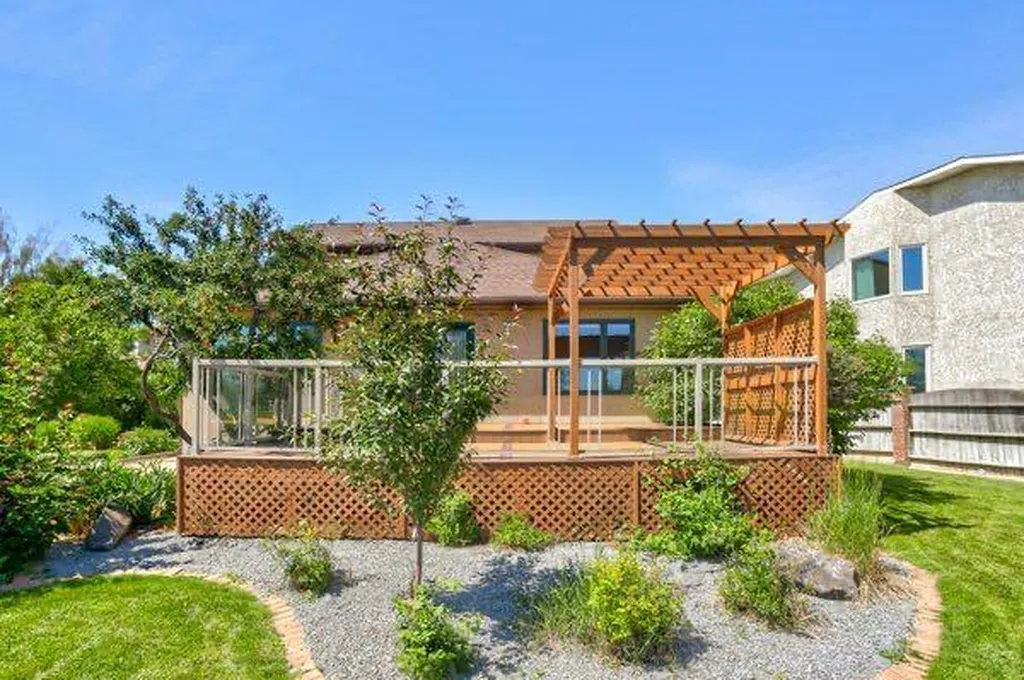 23 Niska Place W Lethbridge AB T1K 6G9