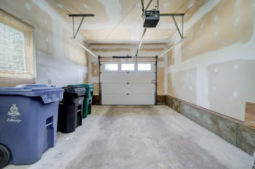 23 Niska Place W Lethbridge AB T1K 6G9