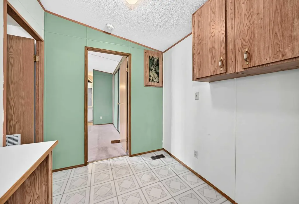 3218 Burroughs Manor NE Calgary AB T1Y 6K2