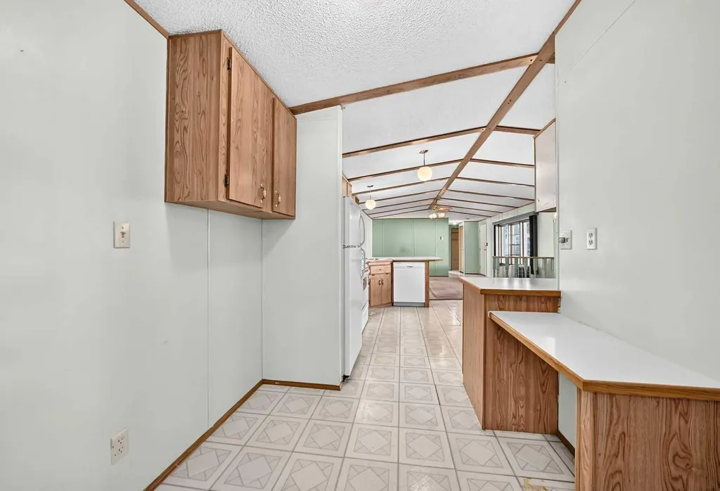 3218 Burroughs Manor NE Calgary AB T1Y 6K2