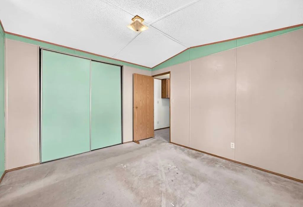 3218 Burroughs Manor NE Calgary AB T1Y 6K2