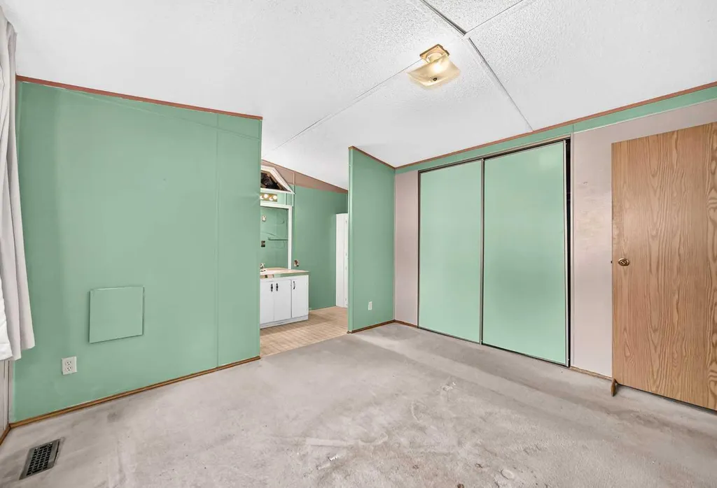 3218 Burroughs Manor NE Calgary AB T1Y 6K2