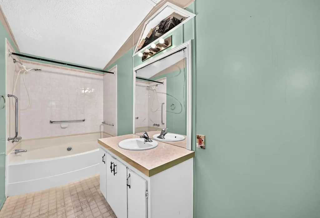 3218 Burroughs Manor NE Calgary AB T1Y 6K2