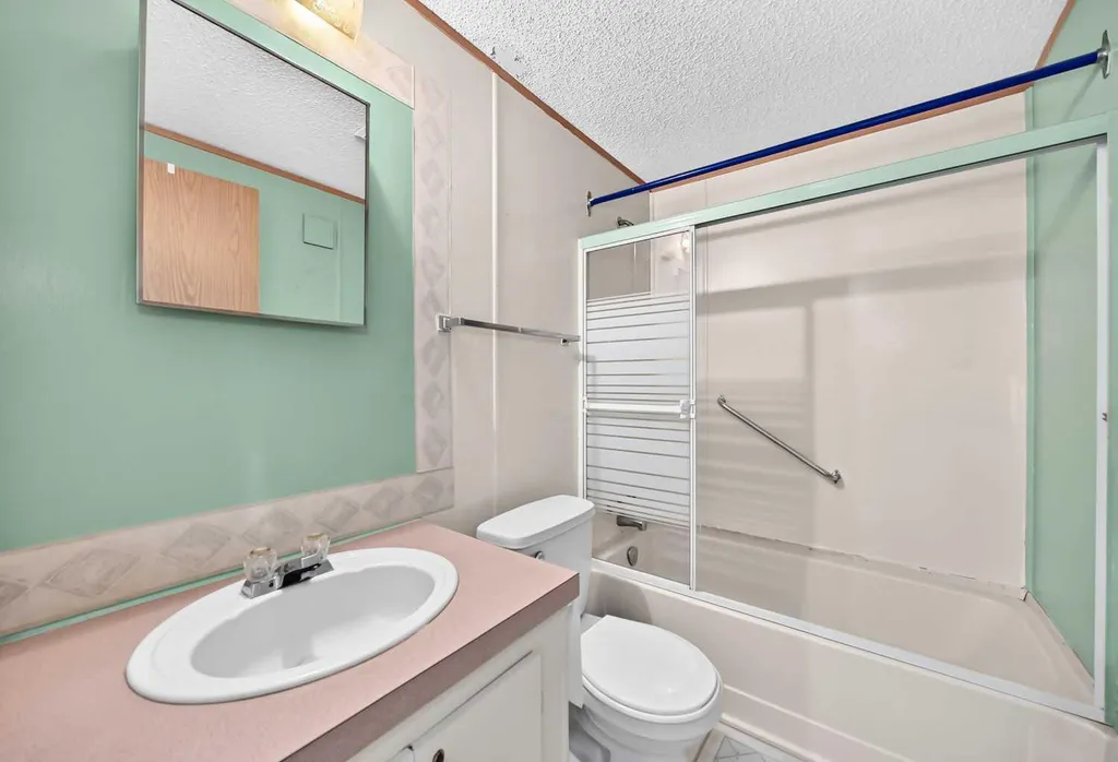 3218 Burroughs Manor NE Calgary AB T1Y 6K2