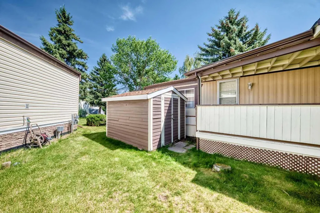 3218 Burroughs Manor NE Calgary AB T1Y 6K2