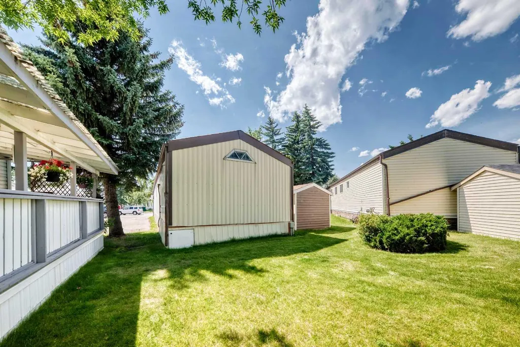3218 Burroughs Manor NE Calgary AB T1Y 6K2