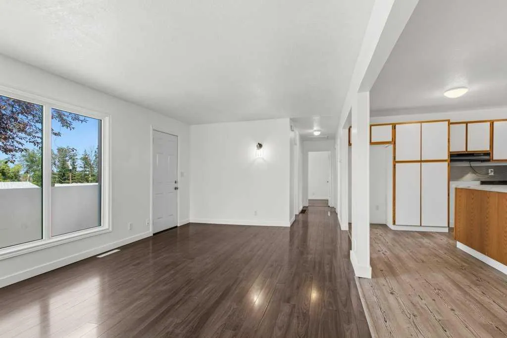 4719 46 Avenue Sylvan Lake AB T4S 1L4