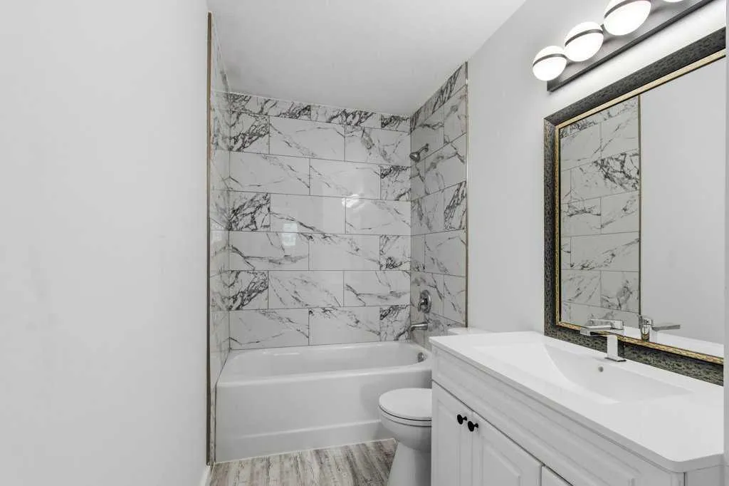 4719 46 Avenue Sylvan Lake AB T4S 1L4