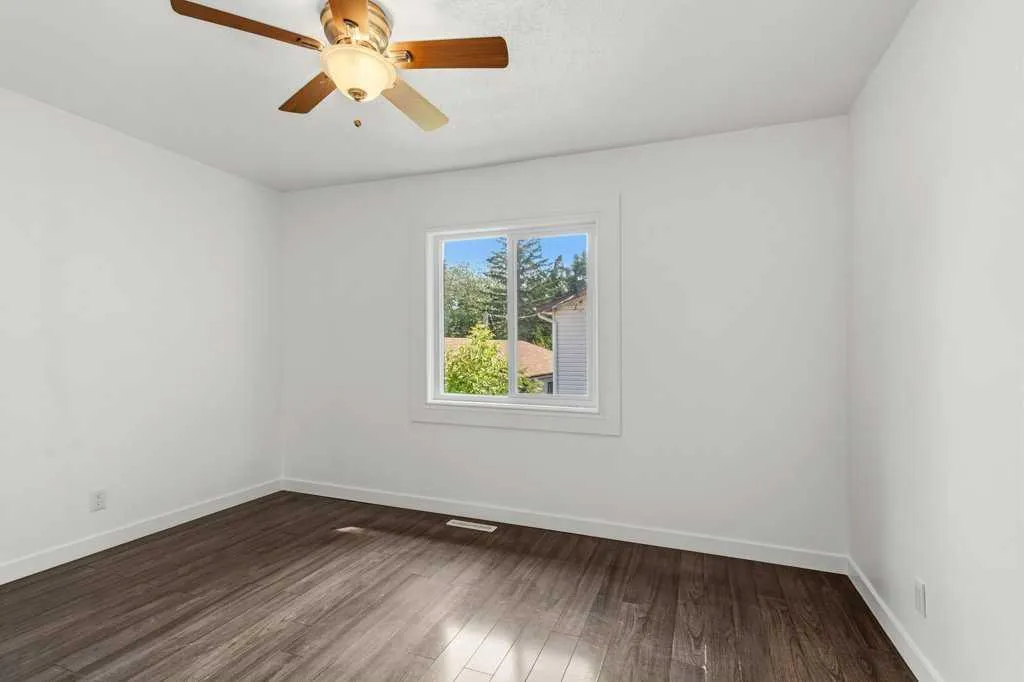 4719 46 Avenue Sylvan Lake AB T4S 1L4