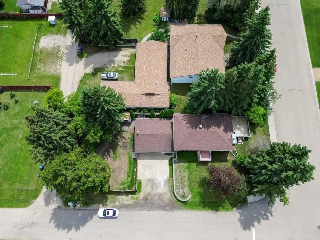 4719 46 Avenue Sylvan Lake AB T4S 1L4
