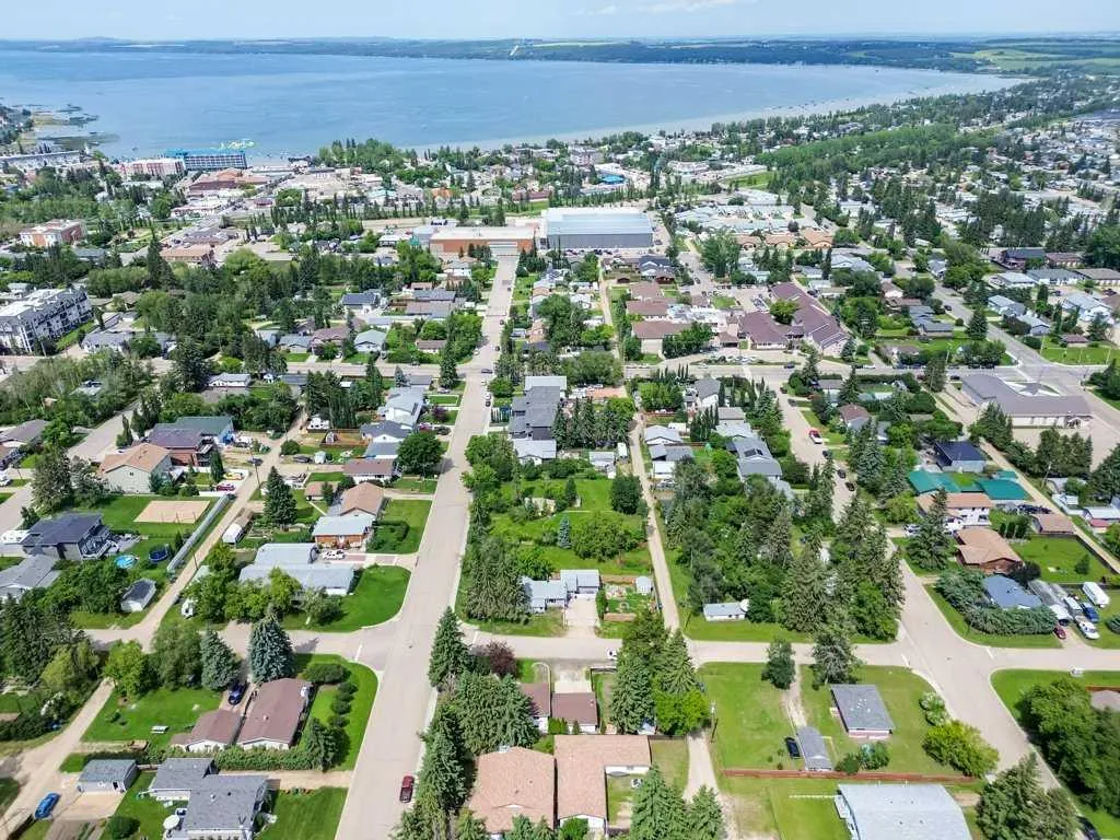 4719 46 Avenue Sylvan Lake AB T4S 1L4
