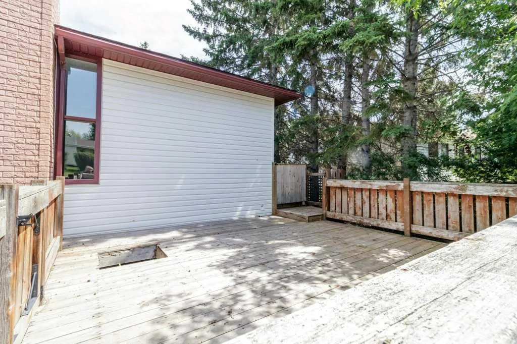 4719 46 Avenue Sylvan Lake AB T4S 1L4