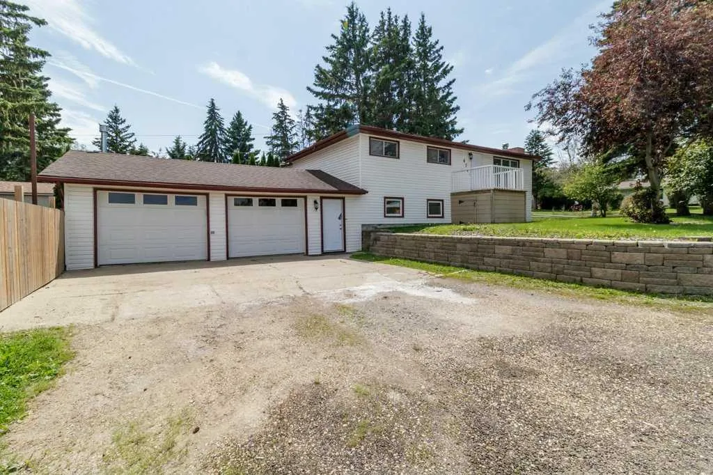 4719 46 Avenue Sylvan Lake AB T4S 1L4