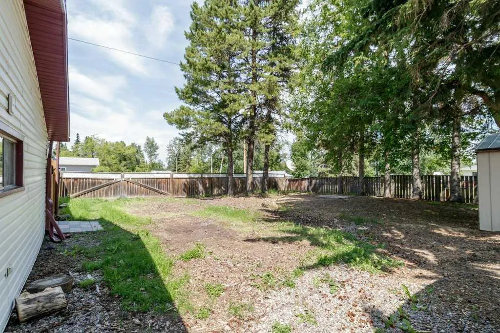 4719 46 Avenue Sylvan Lake AB T4S 1L4