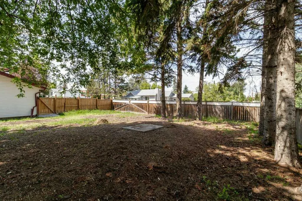 4719 46 Avenue Sylvan Lake AB T4S 1L4