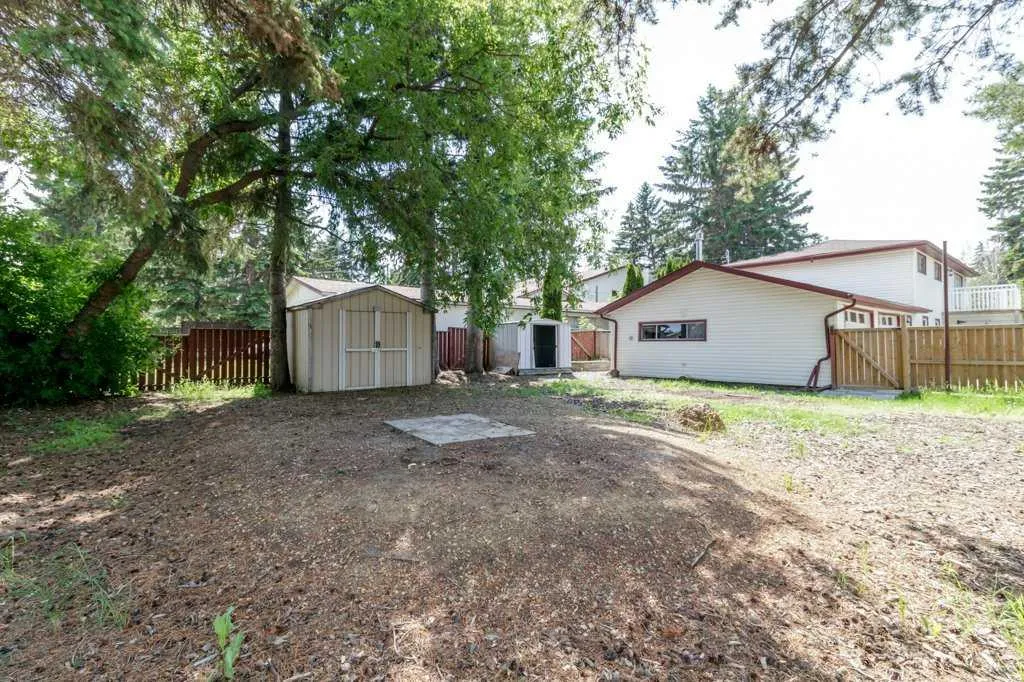 4719 46 Avenue Sylvan Lake AB T4S 1L4