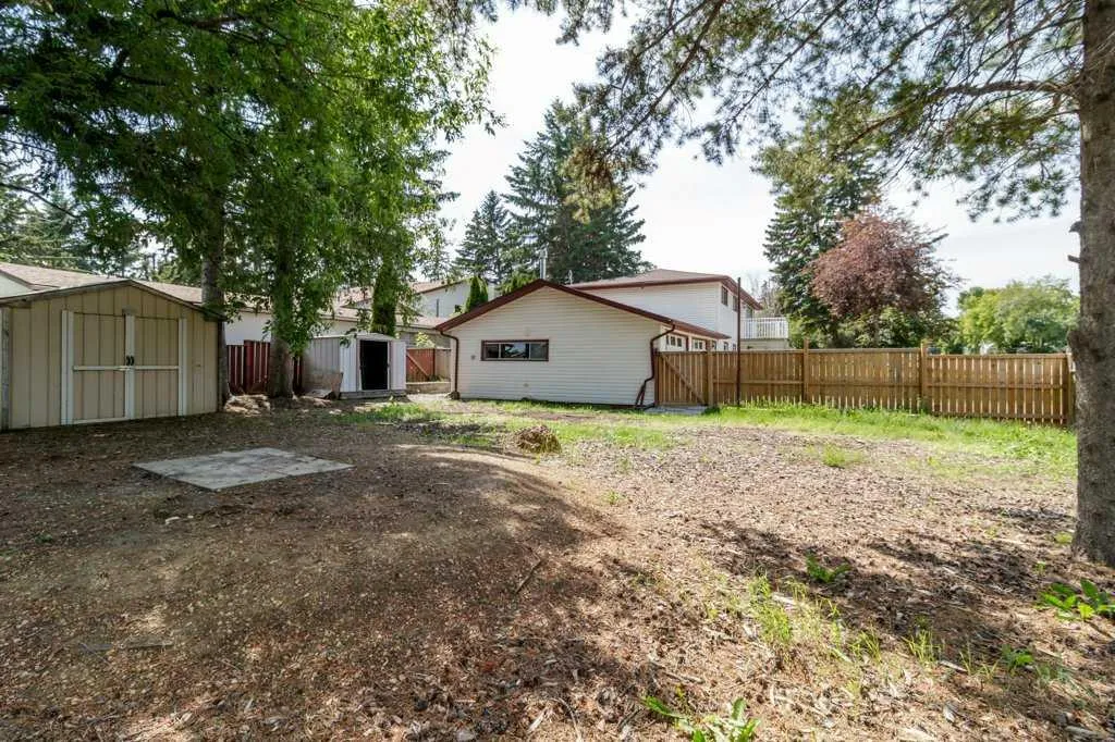 4719 46 Avenue Sylvan Lake AB T4S 1L4