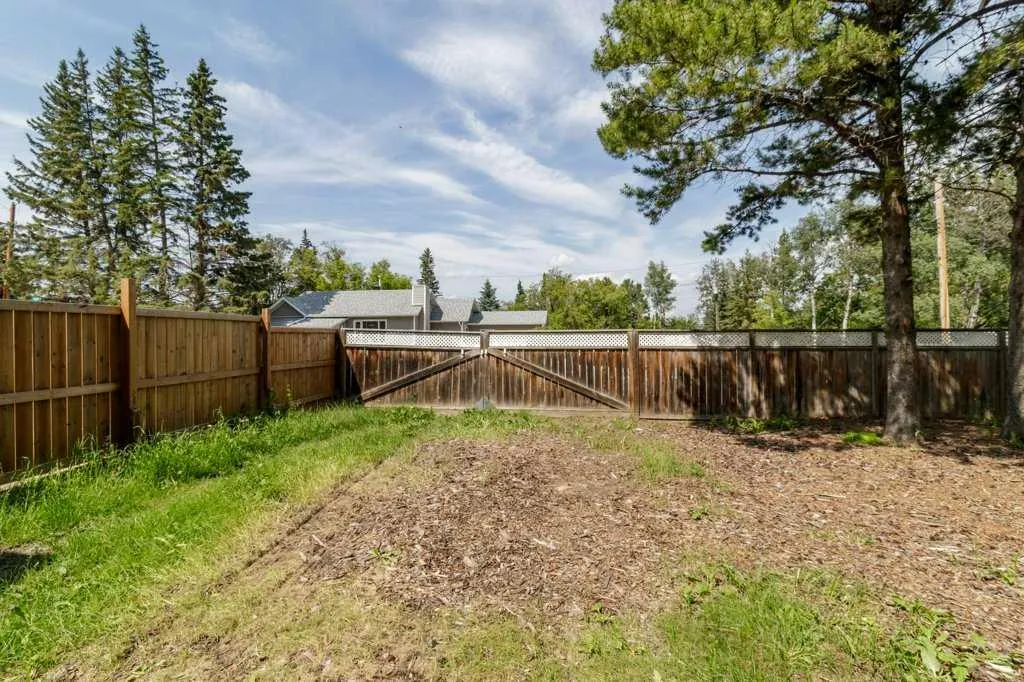 4719 46 Avenue Sylvan Lake AB T4S 1L4