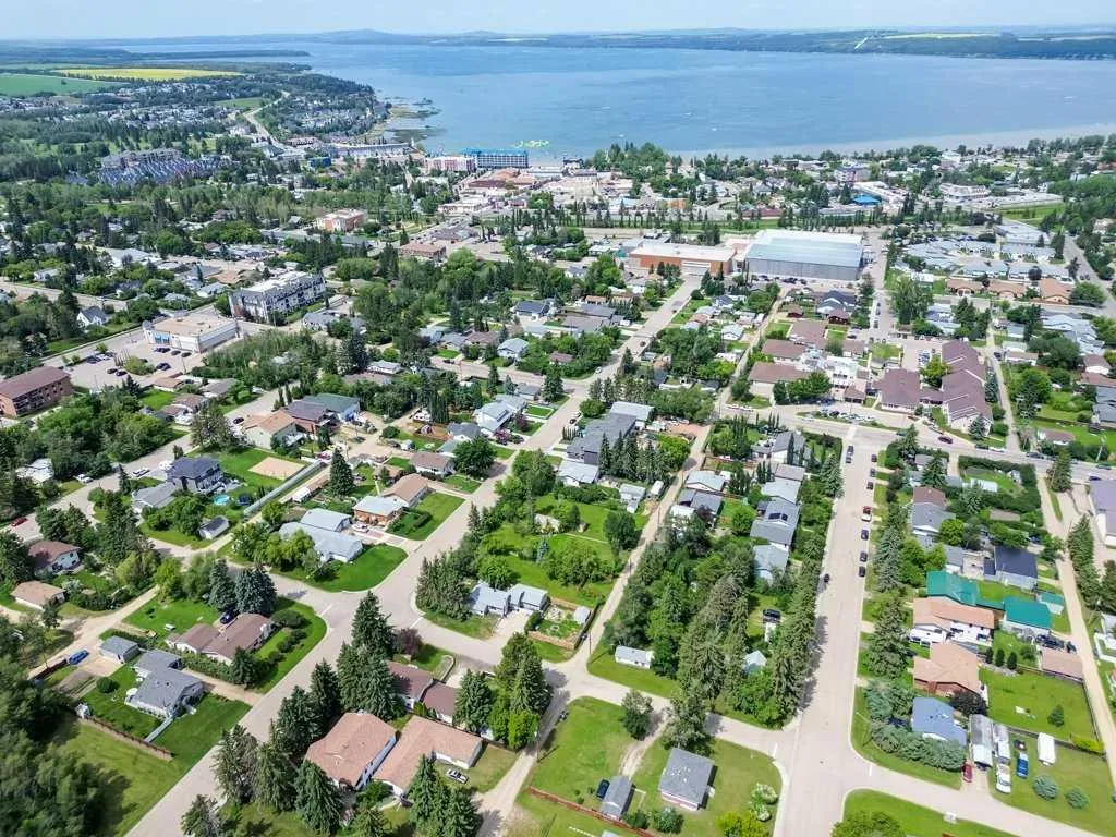 4719 46 Avenue Sylvan Lake AB T4S 1L4