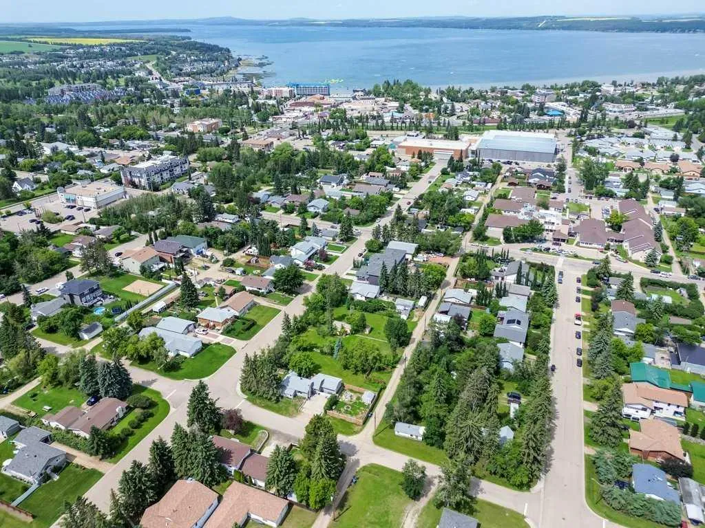 4719 46 Avenue Sylvan Lake AB T4S 1L4
