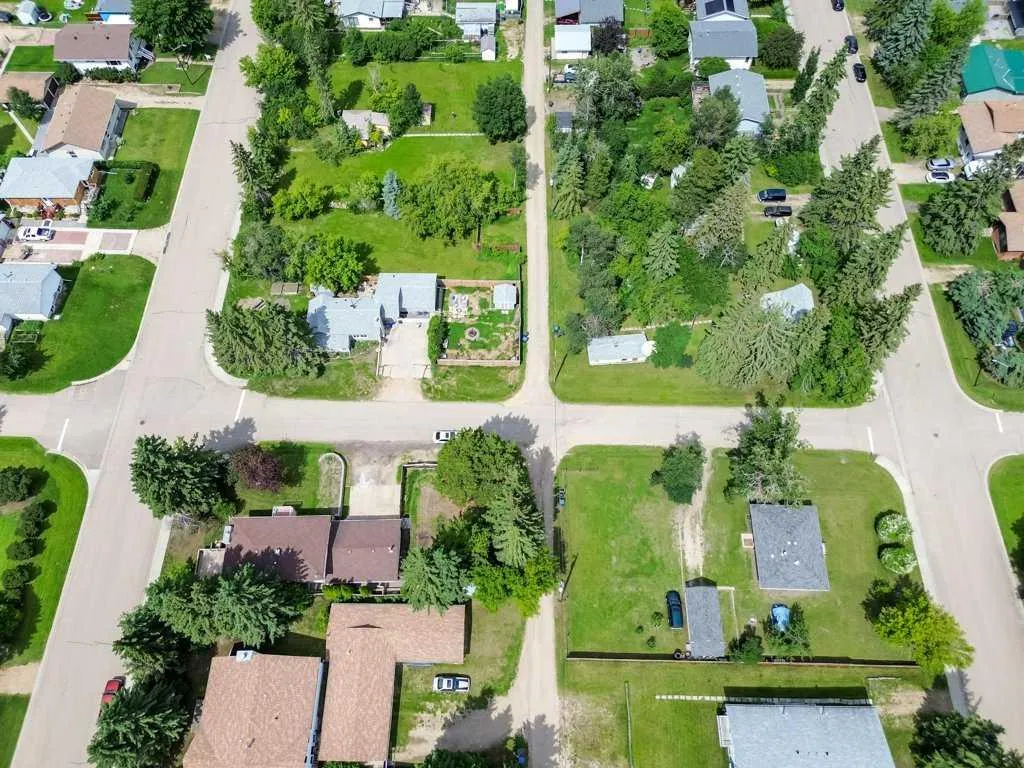 4719 46 Avenue Sylvan Lake AB T4S 1L4