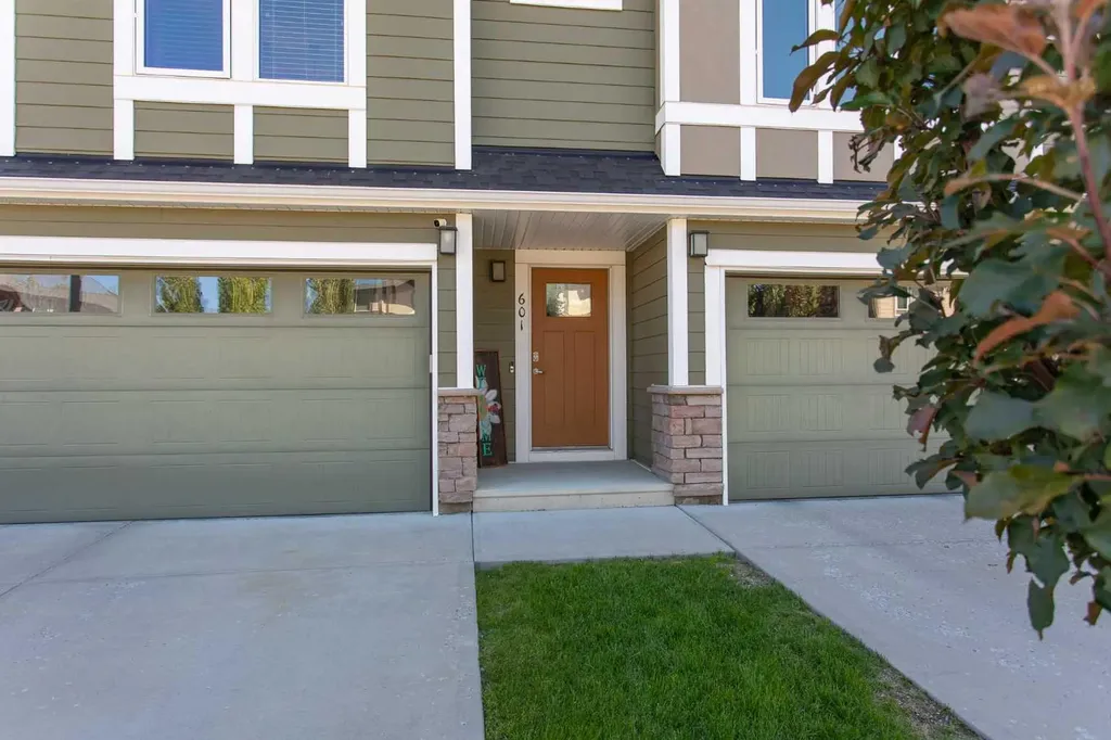 339 Viscount Drive Red Deer AB T4R0S2