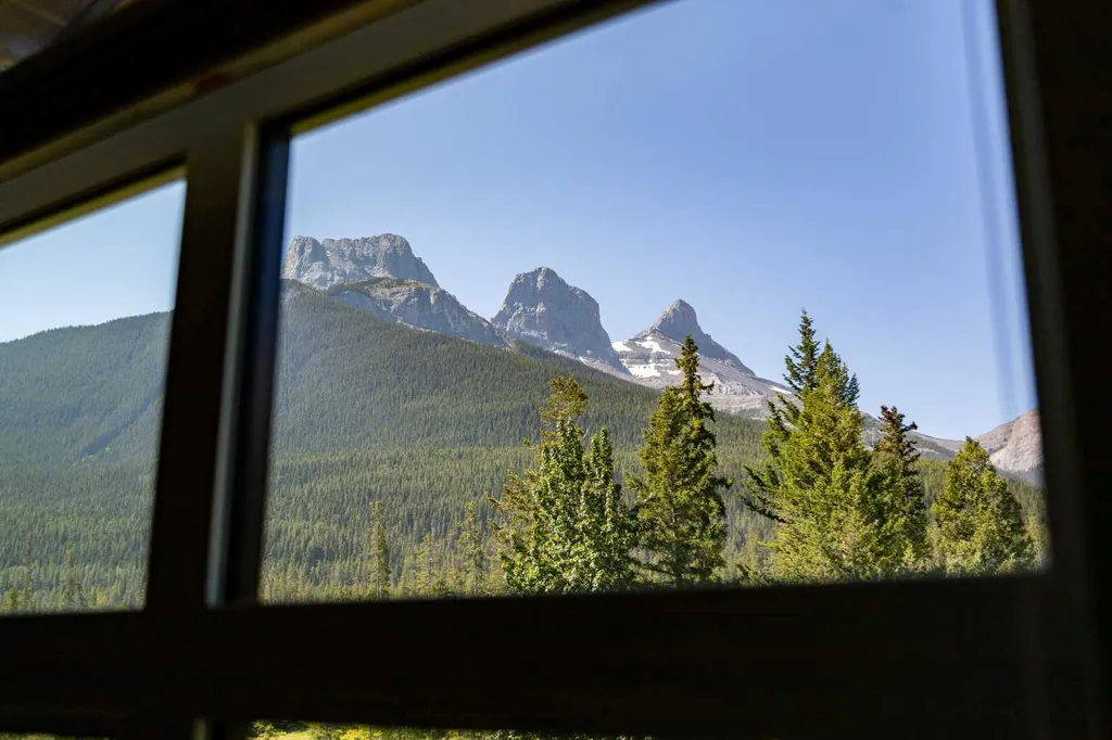 309 Riva Place Canmore AB T1W 3L4