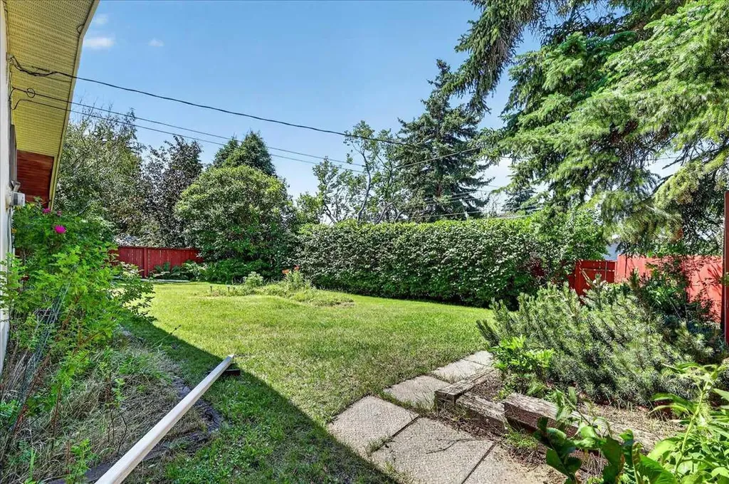 6403 Larkspur Way SW Calgary AB T3E 5P9