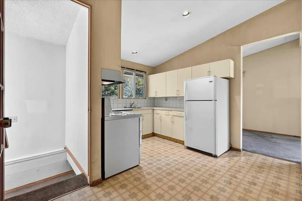 6403 Larkspur Way SW Calgary AB T3E 5P9
