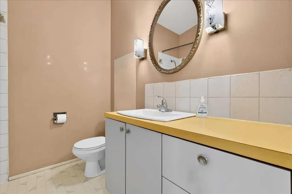 6403 Larkspur Way SW Calgary AB T3E 5P9
