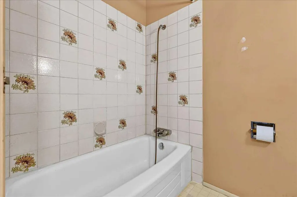6403 Larkspur Way SW Calgary AB T3E 5P9