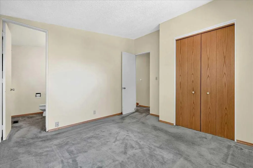 6403 Larkspur Way SW Calgary AB T3E 5P9