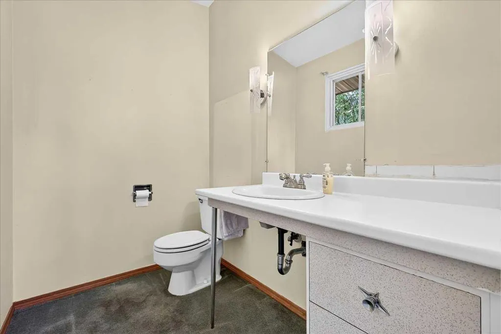 6403 Larkspur Way SW Calgary AB T3E 5P9