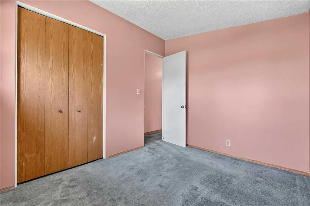 6403 Larkspur Way SW Calgary AB T3E 5P9