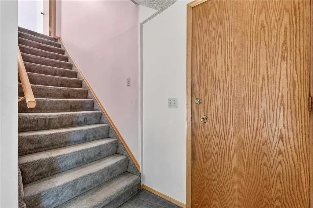 6403 Larkspur Way SW Calgary AB T3E 5P9