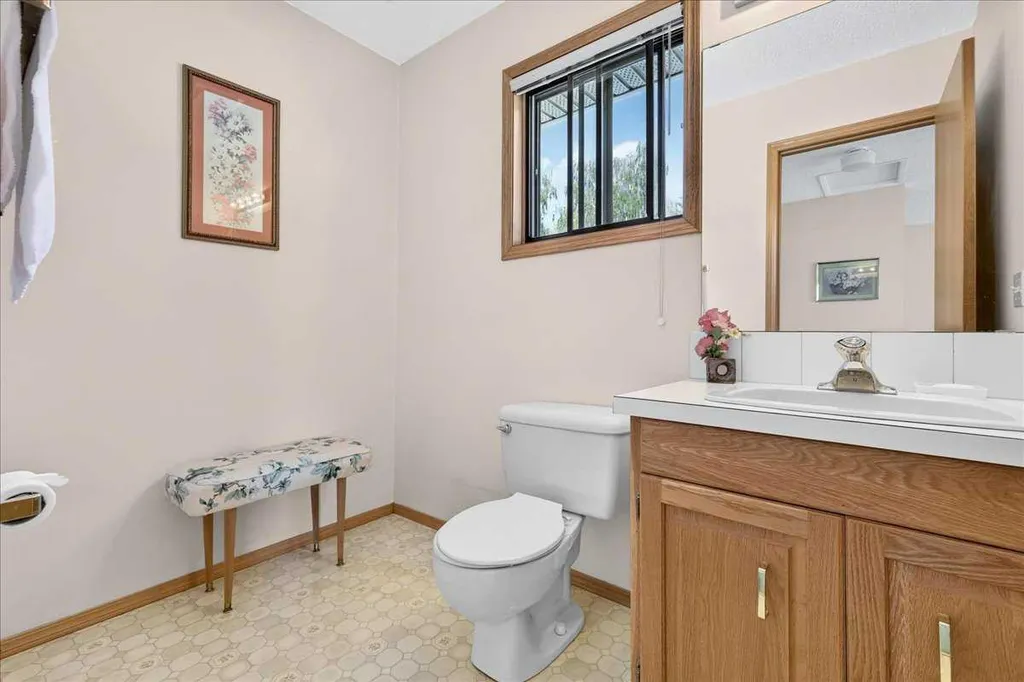 6403 Larkspur Way SW Calgary AB T3E 5P9