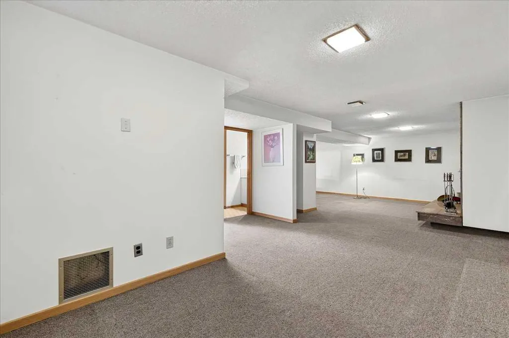 6403 Larkspur Way SW Calgary AB T3E 5P9