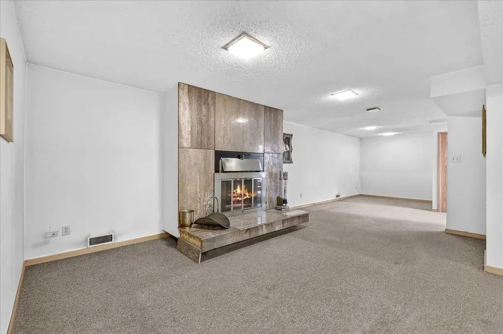 6403 Larkspur Way SW Calgary AB T3E 5P9